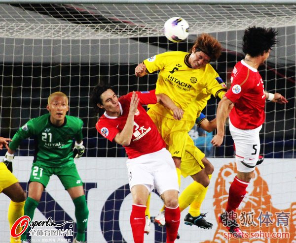 开云体育-毕尔巴鄂竞技训练开放日，清晨远射贴柱引欢呼，亚冠在即，更衣室氛围转暖(毕尔巴鄂竞技足球俱乐部官网)